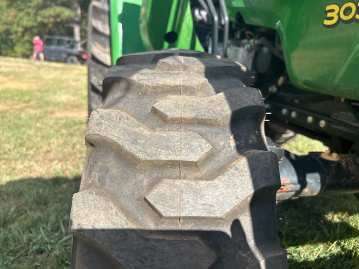 john-deere-3032e-image-15