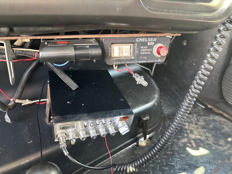 #5081-•-2005-gmc-c4500-4x4-single-axle-dump-truck-image-35