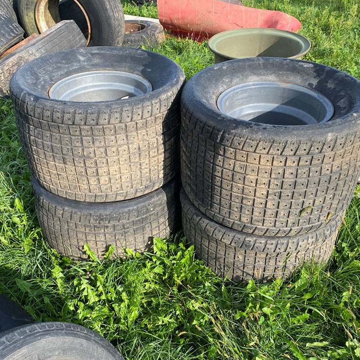 #1643 • (4) Diamond Racing Wheels & Tires