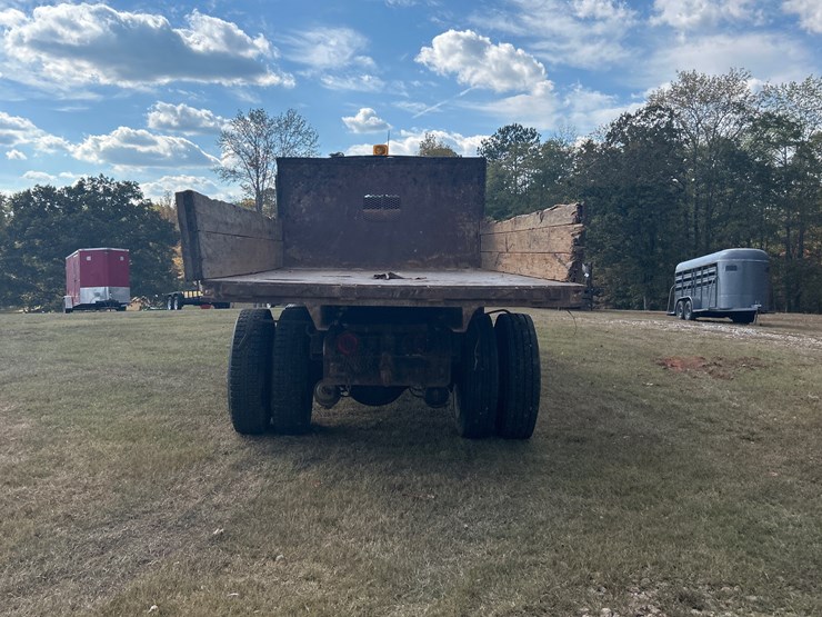 1977-ford-8000-image-4