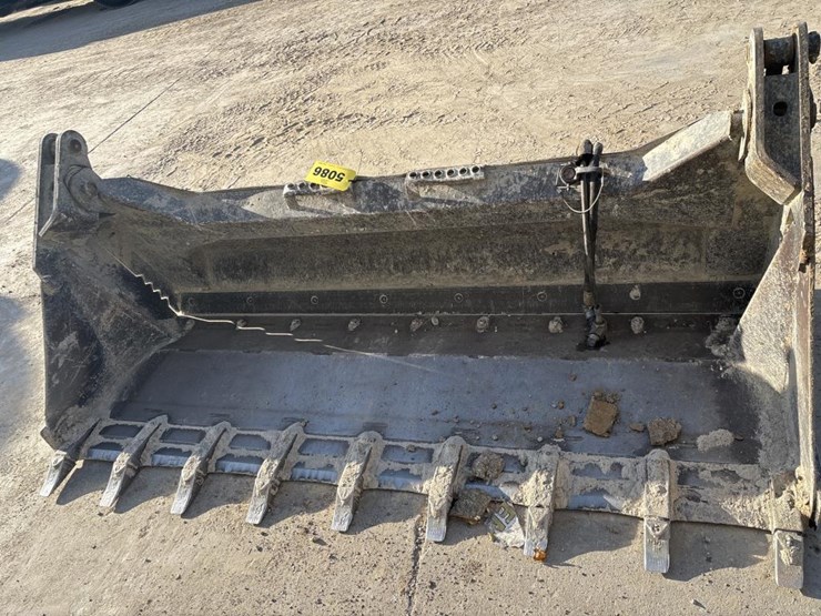 #5086-•-2021-bobcat-84"-toothed-combination-bucket-image-1