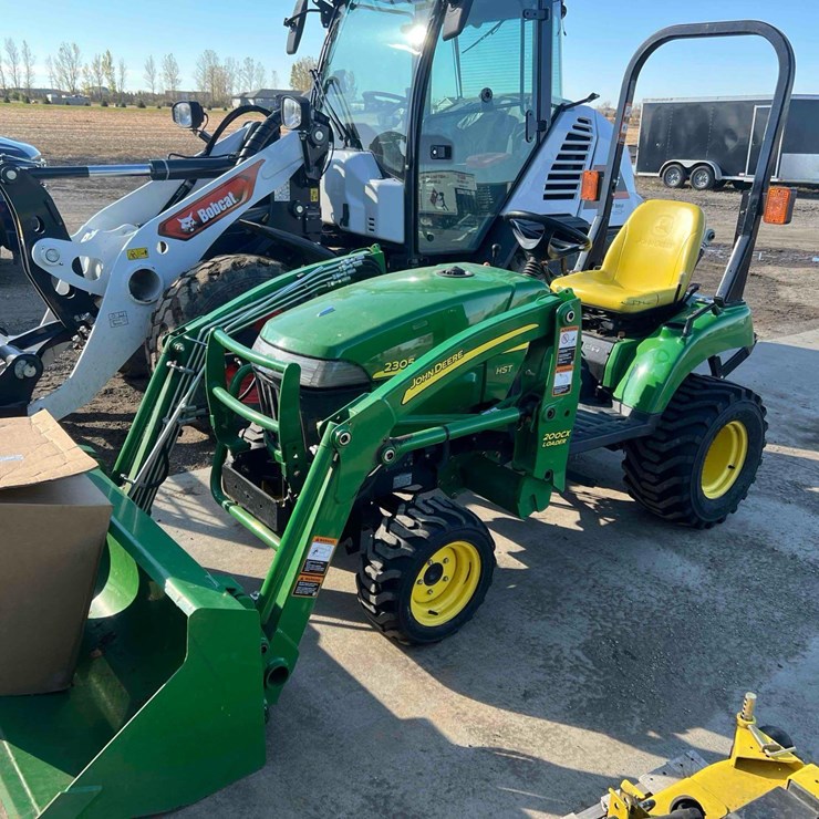 JOHN DEERE 2305