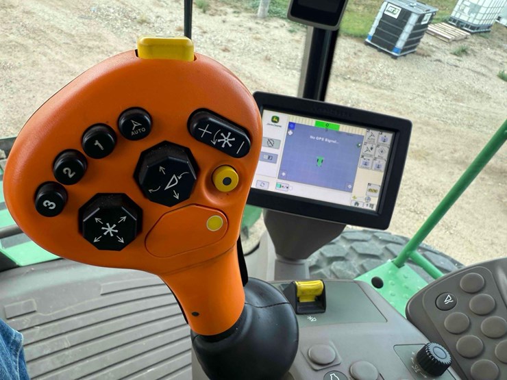 john-deere-w235-image-19