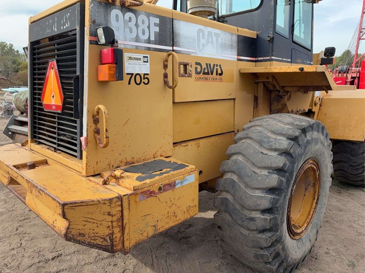 caterpillar-938f-image-18