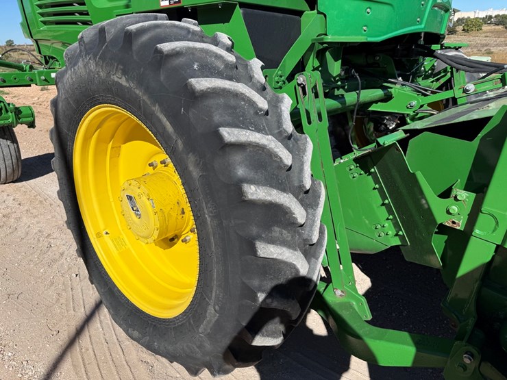 2019-john-deere-w235-image-59