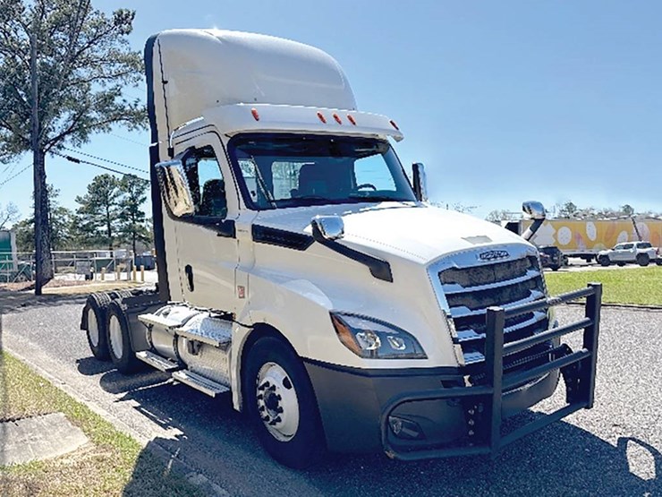 2020-freightliner-cascadia-126-image-1