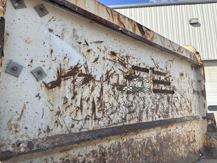 #5081-•-2005-gmc-c4500-4x4-single-axle-dump-truck-image-26