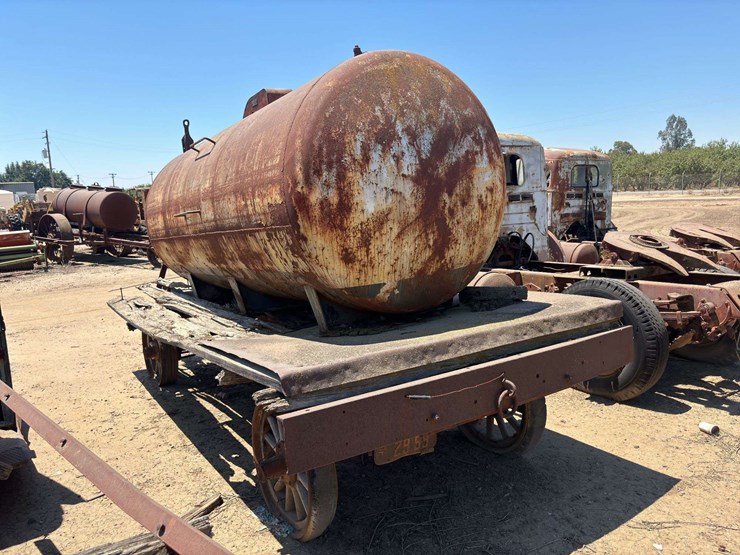 propane-tank-on-wagon-image-3