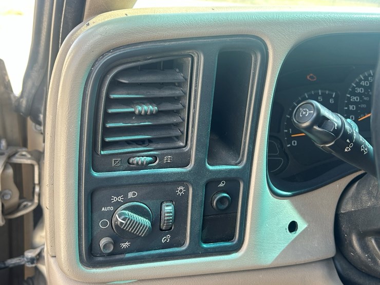 2004-chevrolet-2500-image-27