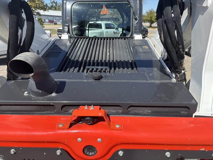 2022-bobcat-t870-image-15