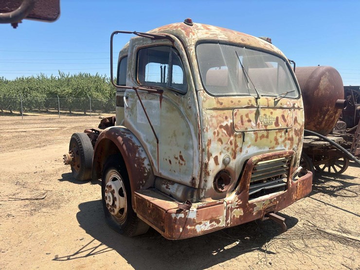 white-3000-truck-image-17