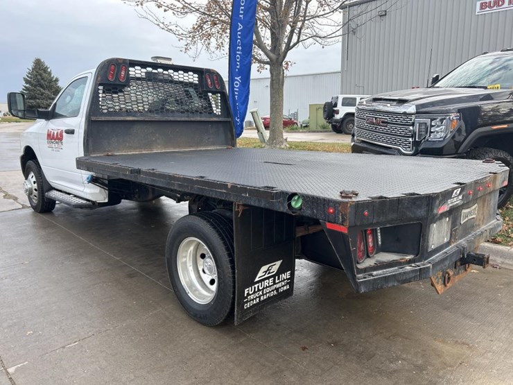 2015-dodge-ram-3500-image-3