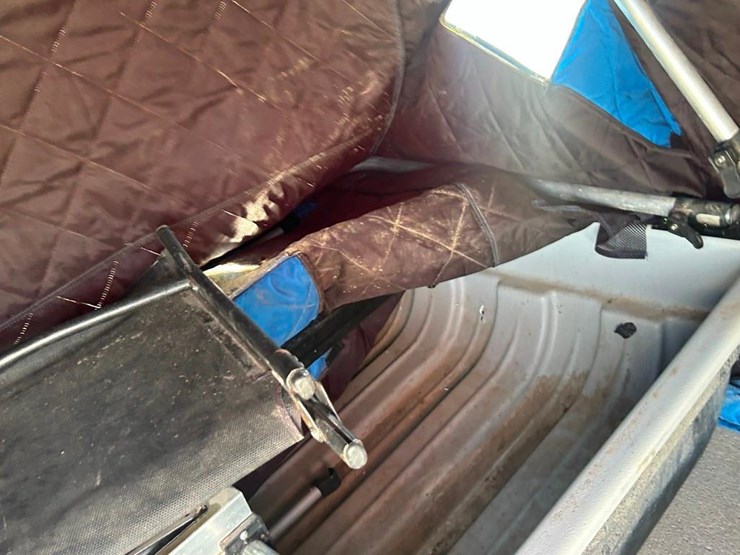 clam-portable-fish-house-image-7