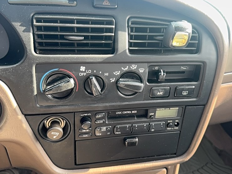 1994-toyota-camry-le-image-8