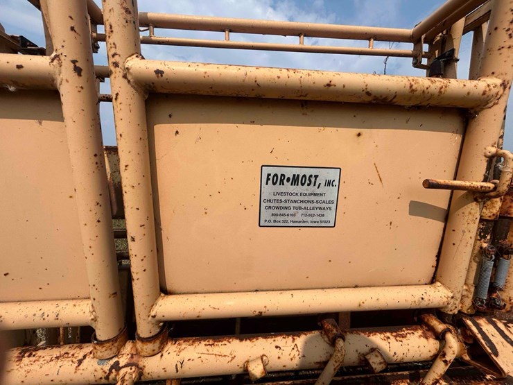 for-most-cattle-chute-image-11