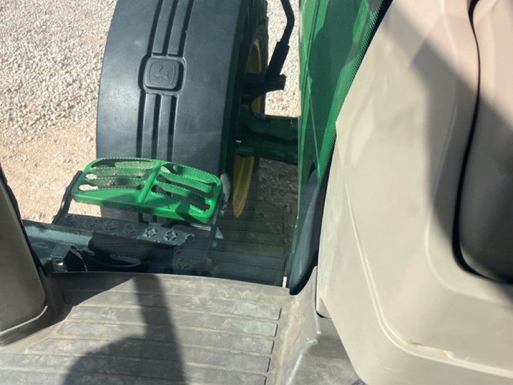 john-deere-8245r-image-29