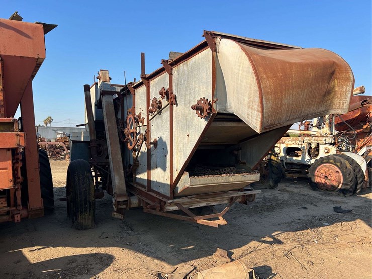 john-deere-pull-type-combine-image-14