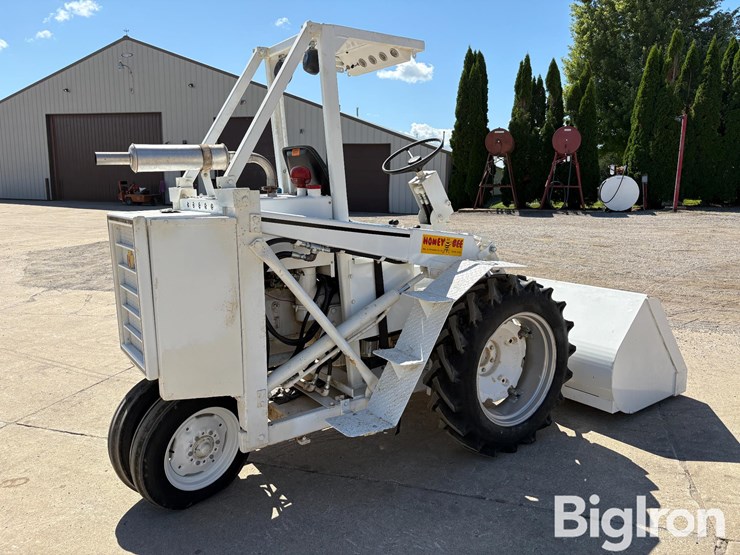 1958-honey-bee-hydro-loader-2wd-tractor-image-5