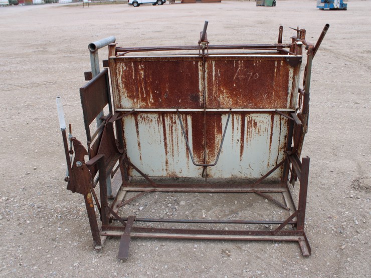 #4092-•-#4092--calf-table,-adj-alley-image-1