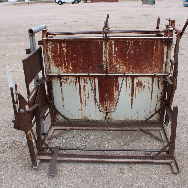 #4092 • #4092- Calf Table, Adj Alley