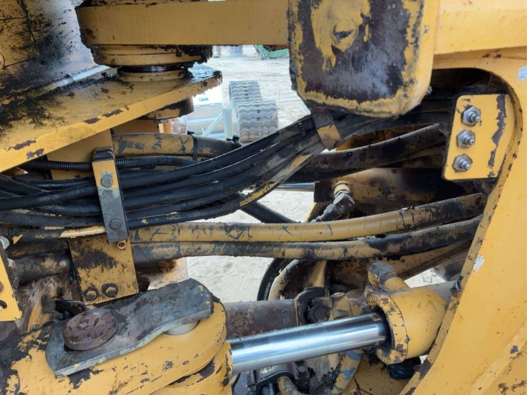 caterpillar-938f-image-28