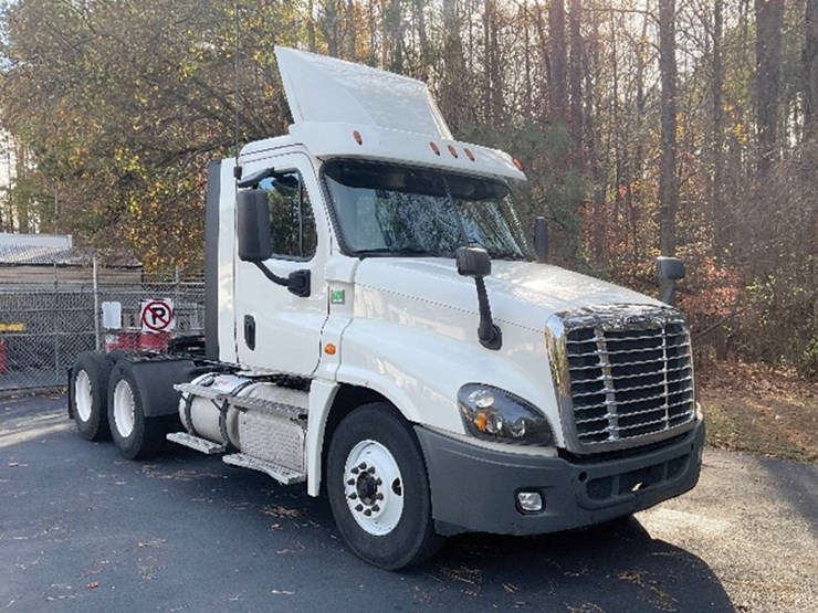 2018-freightliner-cascadia-125-image-1