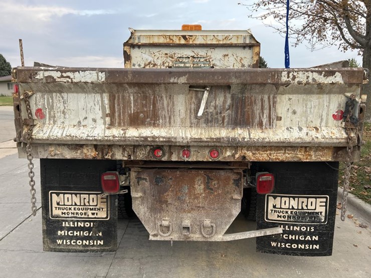 #5081-•-2005-gmc-c4500-4x4-single-axle-dump-truck-image-4