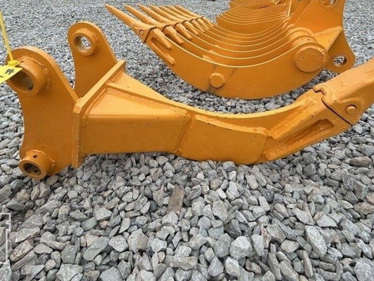 2025-caterpillar-305-image-1
