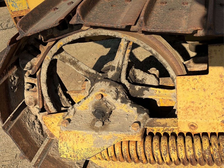 caterpillar-twenty-two-image-22