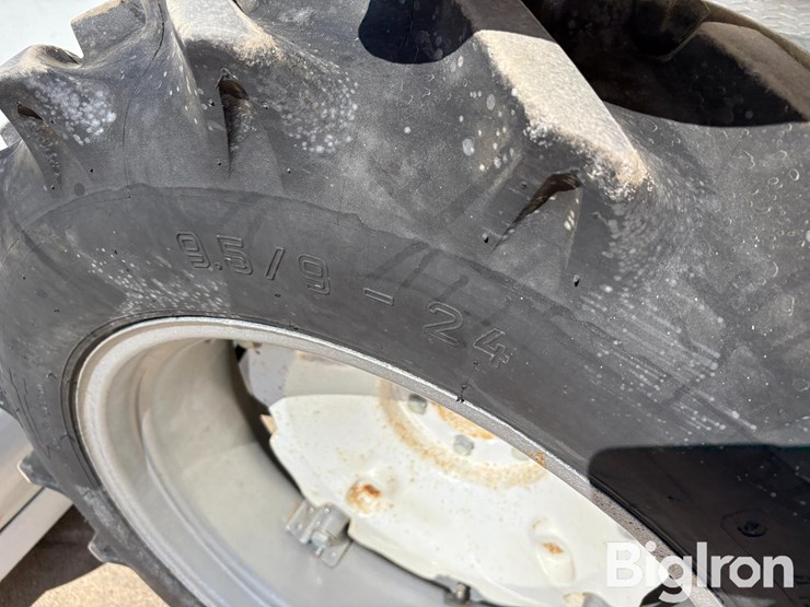 1958-honey-bee-hydro-loader-2wd-tractor-image-10