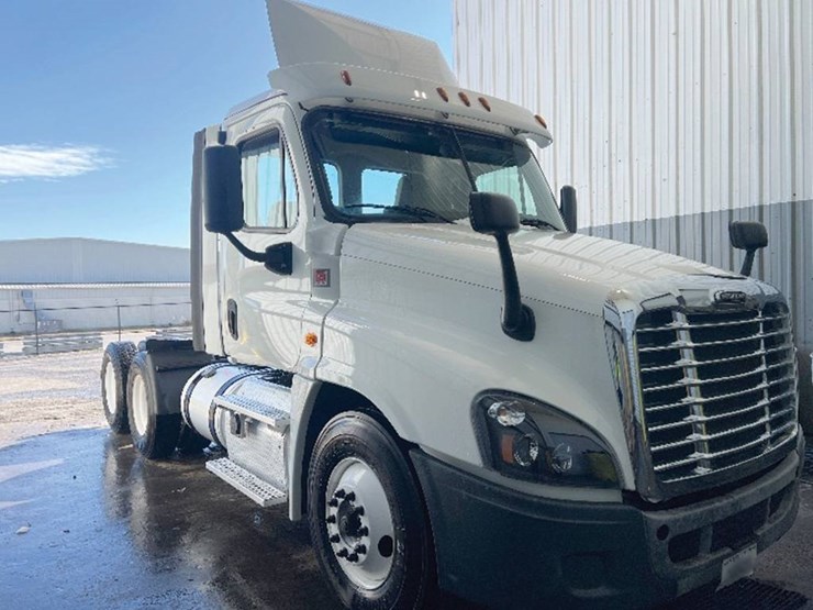 2018-freightliner-cascadia-125-image-1
