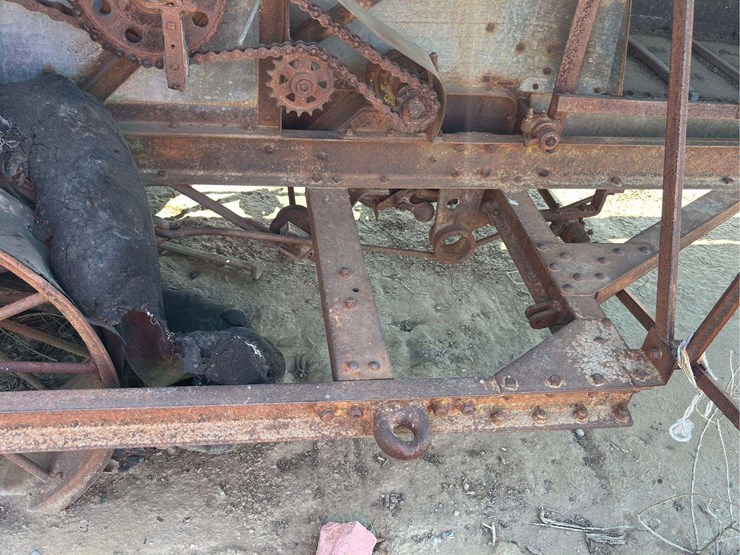 john-deere-pull-type-combine-image-42