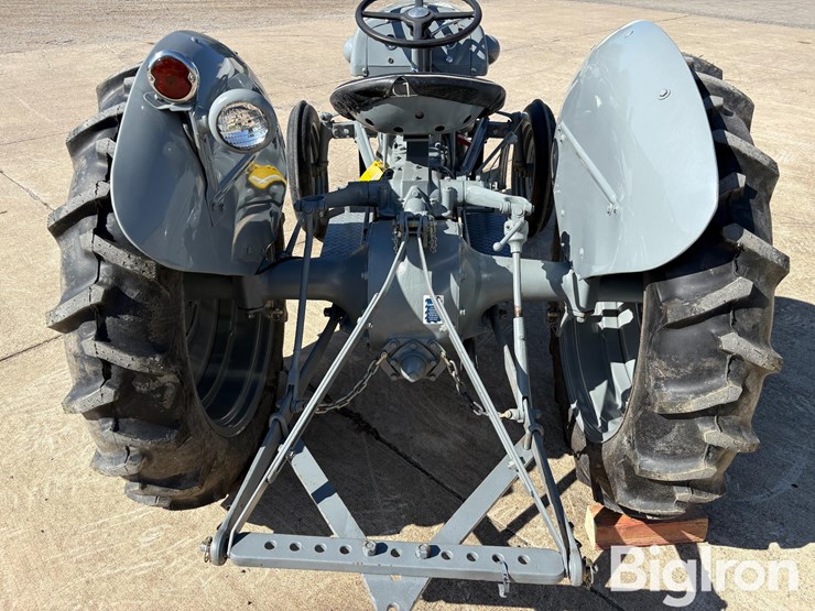 1940-ford-9n-image-9