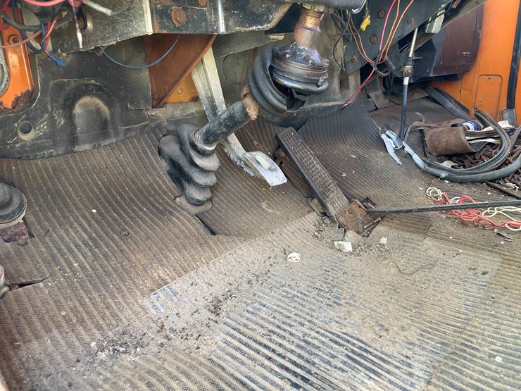 1984-ford-8000-image-52