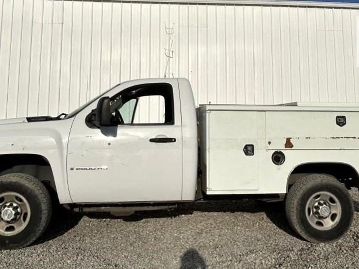2009-chevrolet-2500hd-image-2
