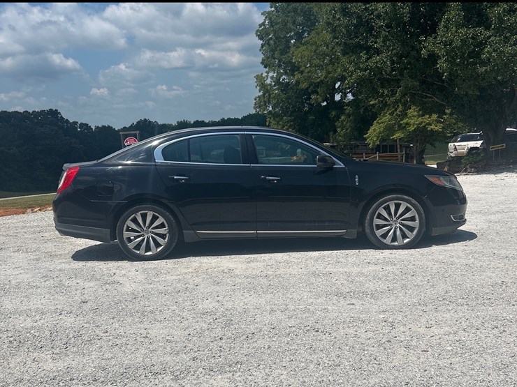 #400-•-2016-lincoln-mks-passenger-car-image-6