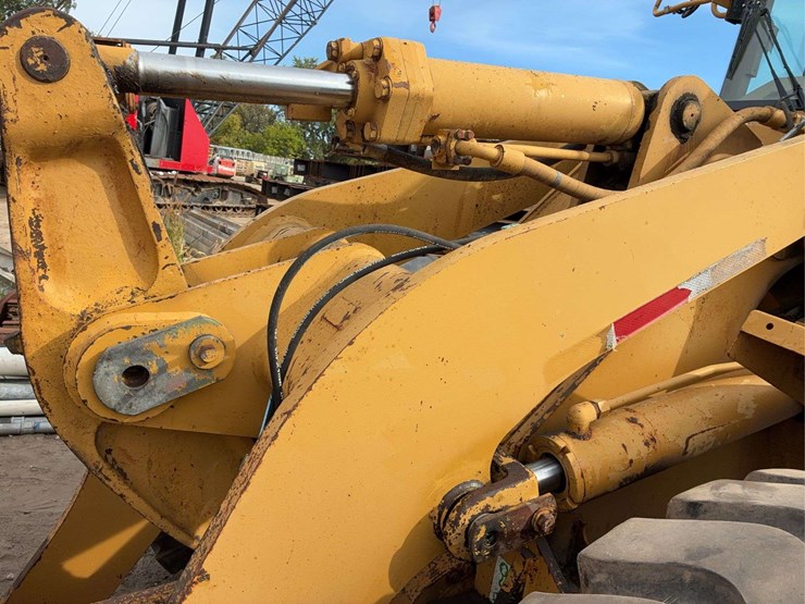 caterpillar-938f-image-5