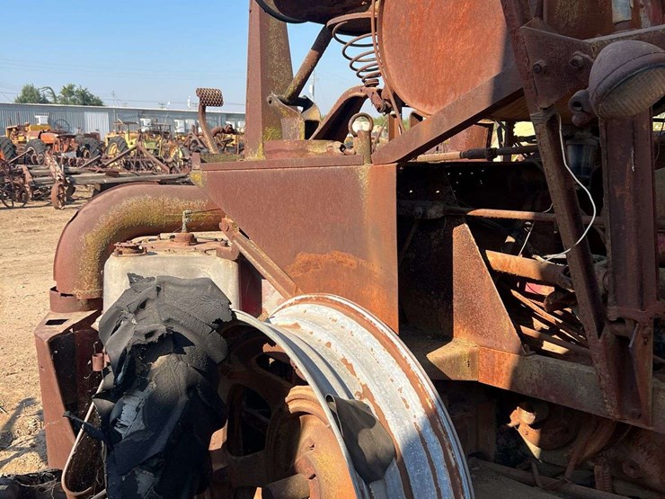 farmall-m-with-cotton-picker-image-23