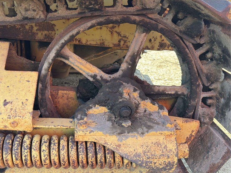 caterpillar-twenty-two-image-13