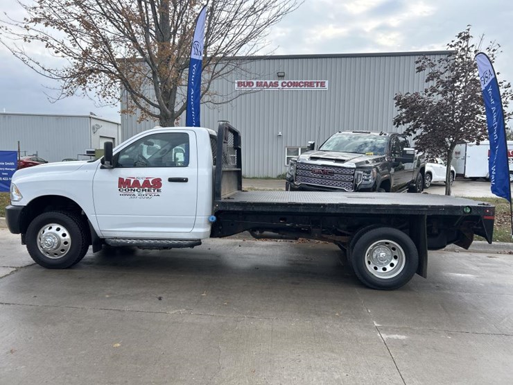 2015-dodge-ram-3500-image-2