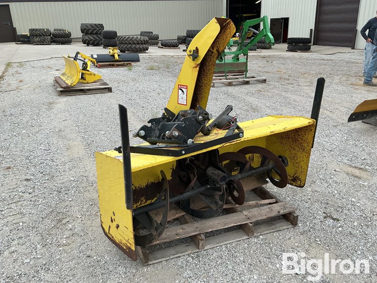 john-deere-5'-front-mount-snow-blower-image-3