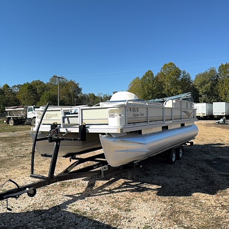 2001 22 foot Crest Pontoon Boat With 90 Horse Mercury