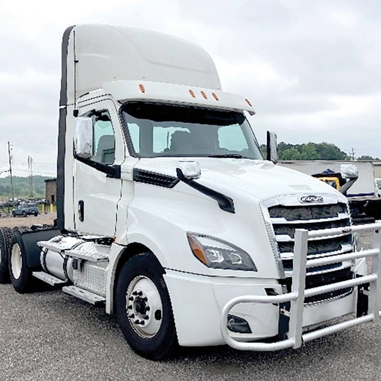 FREIGHTLINER CASCADIA 126
