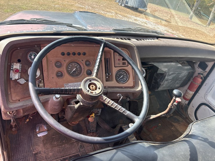 1977-ford-8000-image-10