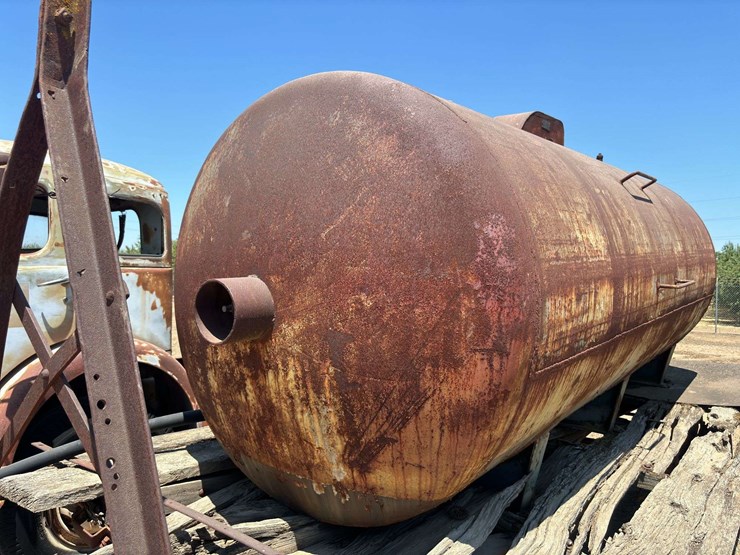 propane-tank-on-wagon-image-12