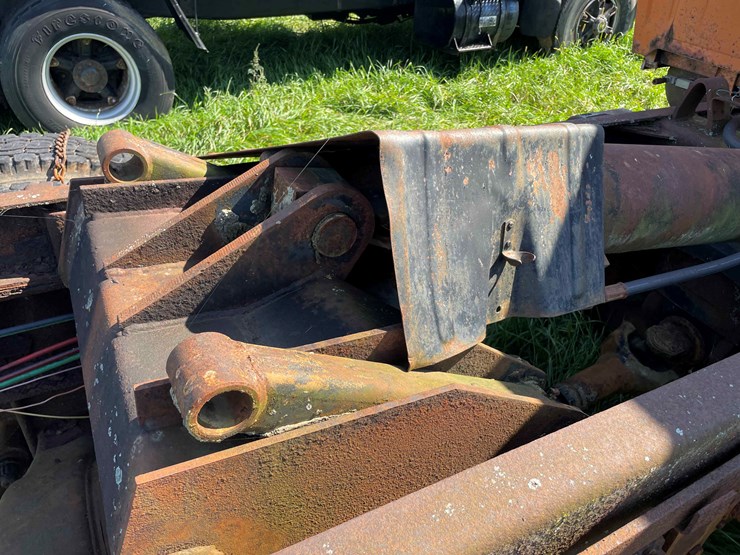 1984-ford-8000-image-27