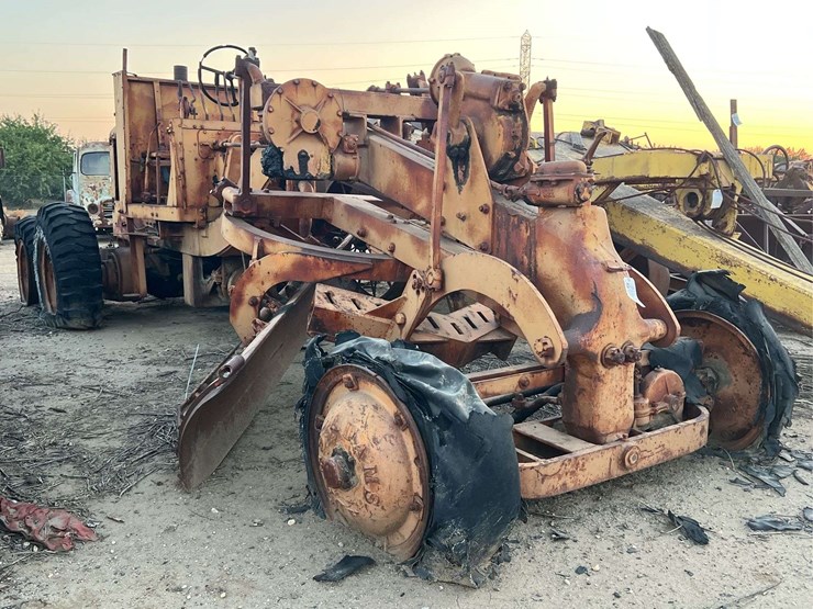 adams-road-grader-image-3