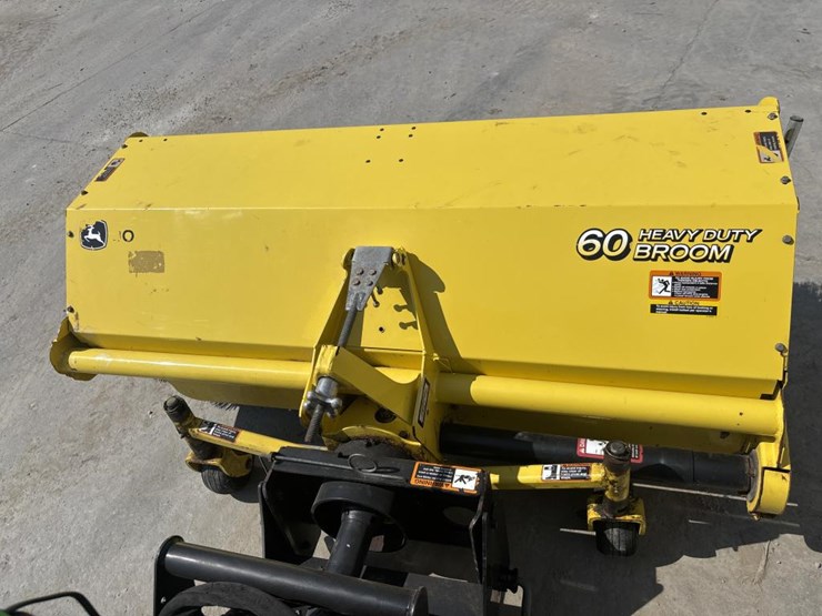 john-deere-1025-image-34