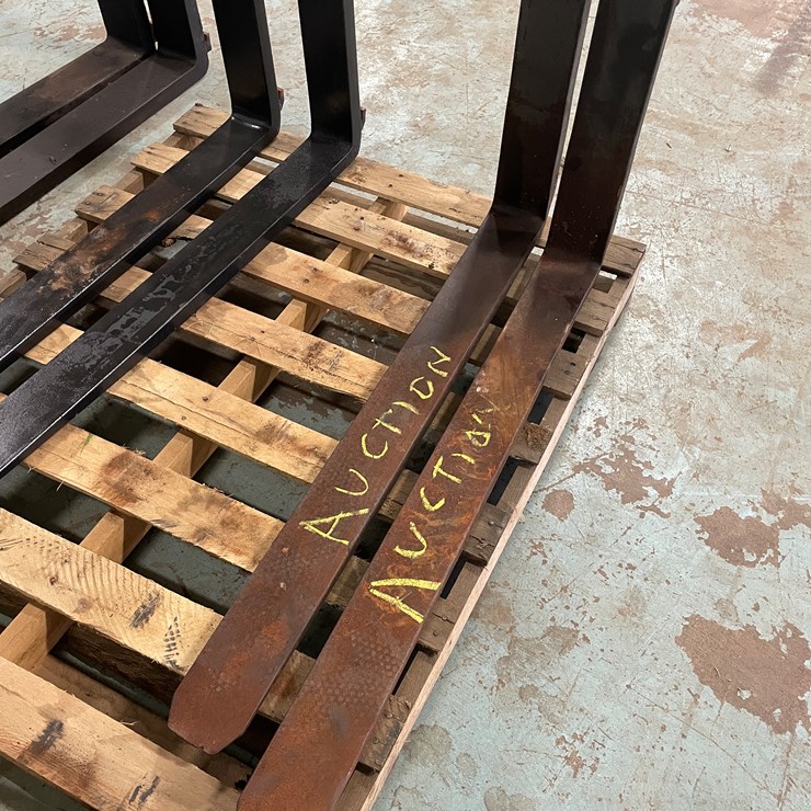#7215 • 42" x 4" Forklift Pallet Forks