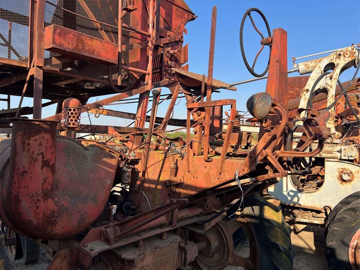 farmall-m-cotton-picker-image-11